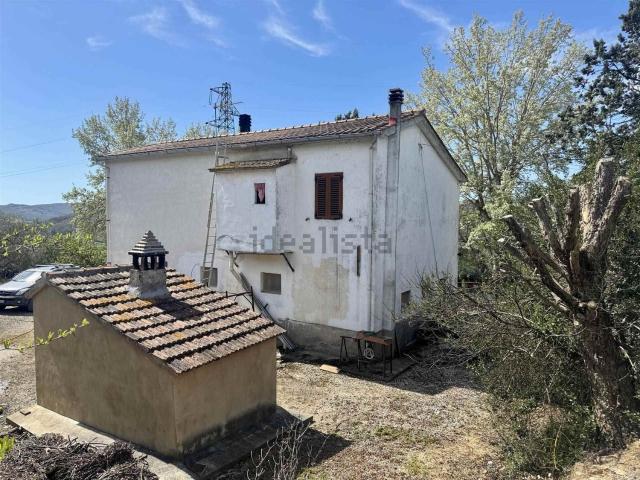 Rustici e casali in vendita di 160 m² in Via del Poggetto
