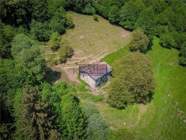Rustici e casali in vendita di 160 m² in Via Foppi
