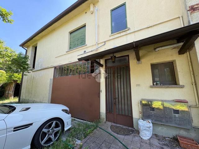 Rustici e casali in vendita di 161 m² in Via Chiesa