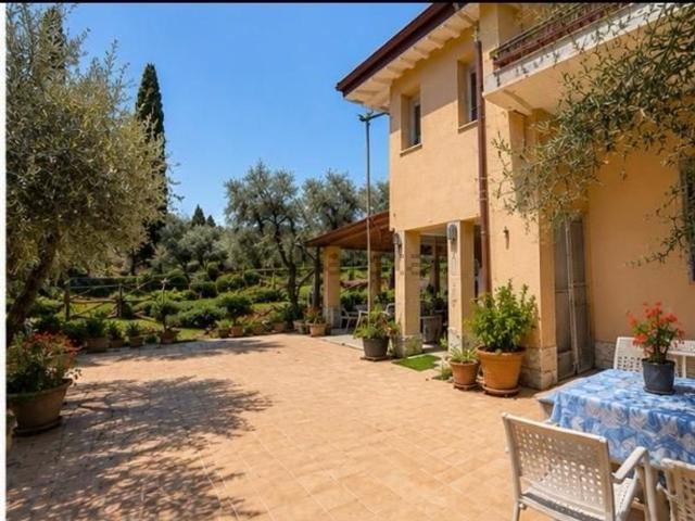 Rustici e casali in vendita di 162 m² in Via Balza Fiorita