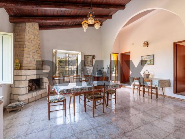 Rustici e casali in vendita di 162 m² in Contrada Marcellino