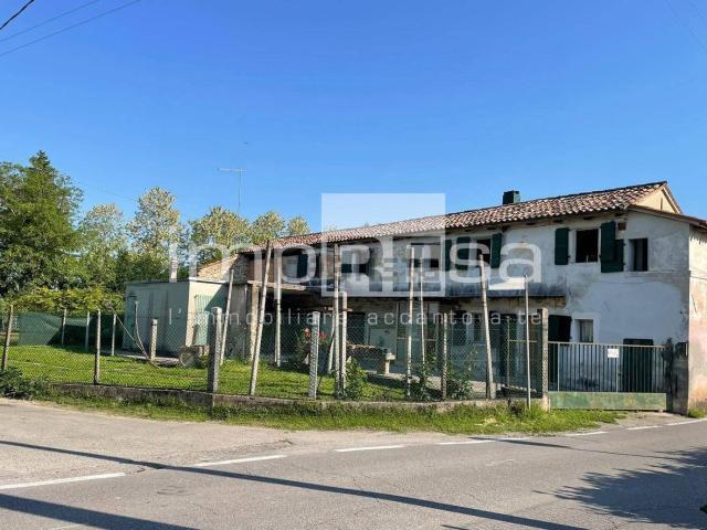 Rustici e casali in vendita di 162 m² in Via Ghirada