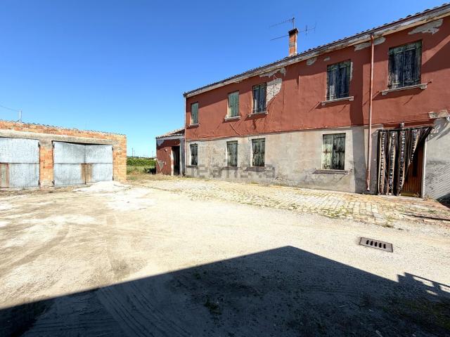 Rustici e casali in vendita di 162 m² in Via Roma, 5