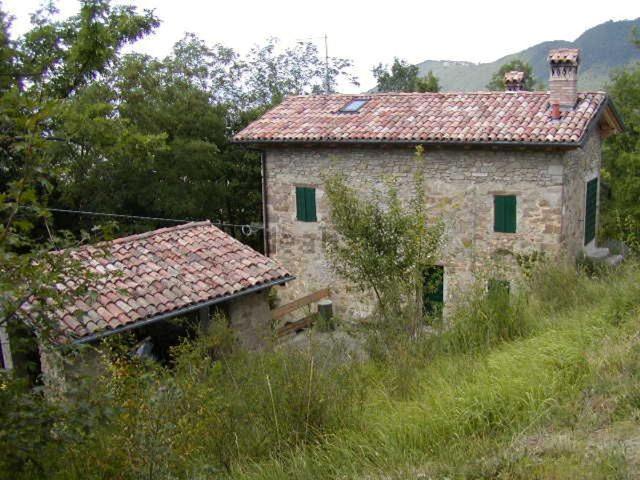 Rustici e casali in vendita di 162 m² in Via Rosola