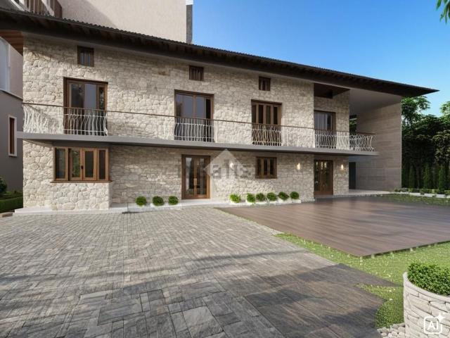 Rustici e casali in vendita di 174 m² in Piazza Giovanni Berruti, 48
