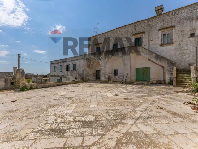 Rustici e casali in vendita di 1750 m² in Strada Ermellino