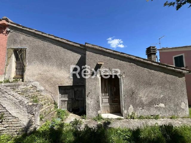 Rustici e casali in vendita di 175 m² in Frazione Fenigli