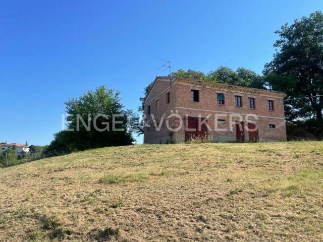 Rustici e casali in vendita di 175 m² in Via Pozzolungo