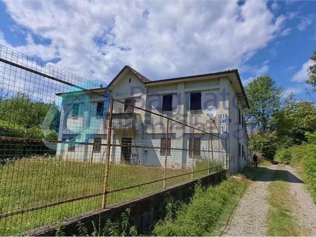 Rustici e casali in vendita di 177 m² in Via Ghemme