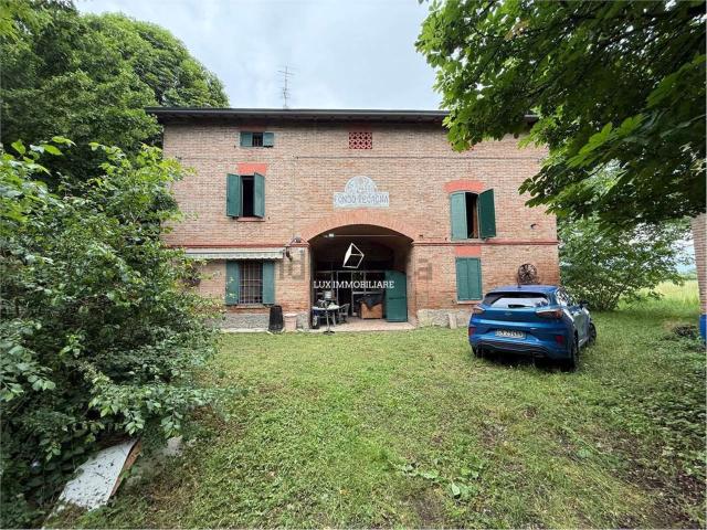 Rustici e casali in vendita di 1786 m² in Strada San Martino di Mugnano