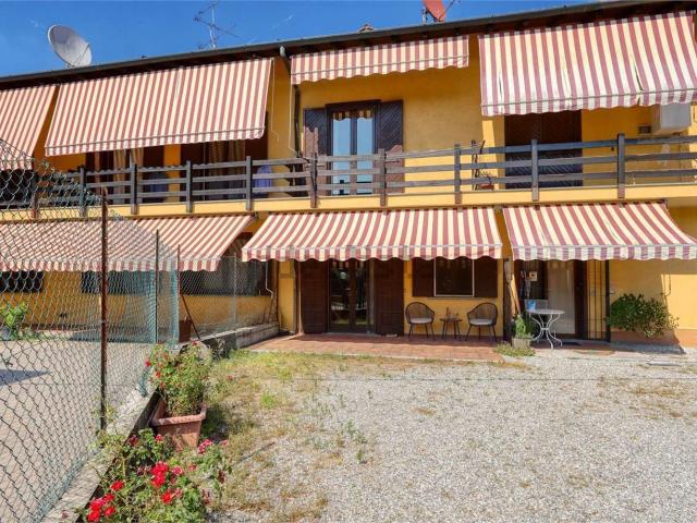 Rustici e casali in vendita di 178 m² in Via ai Monti, 50