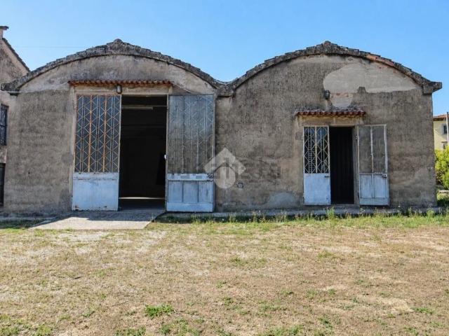 Rustici e casali in vendita di 1700 m² in Via Bartolini