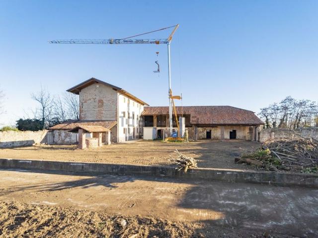 Rustici e casali in vendita di 1700 m² in Via Bastonata, 95