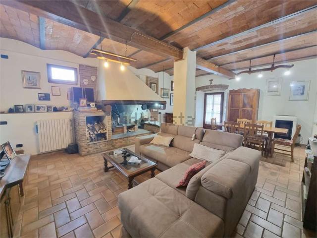 Rustici e casali in vendita di 170 m²