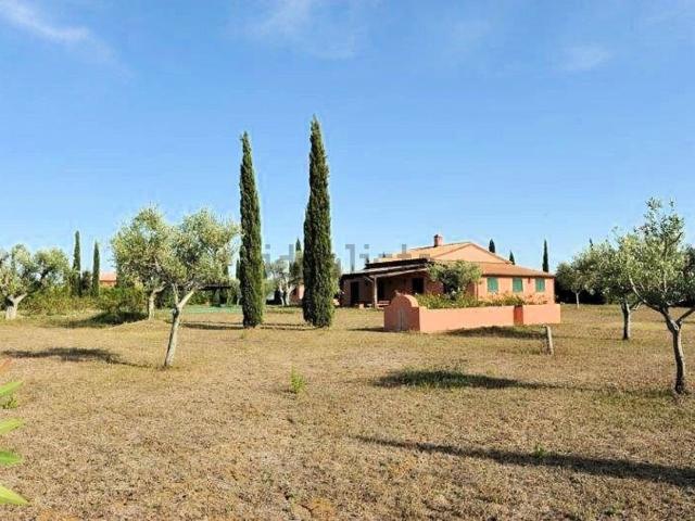 Rustici e casali in vendita di 170 m² in Via IV Novembre
