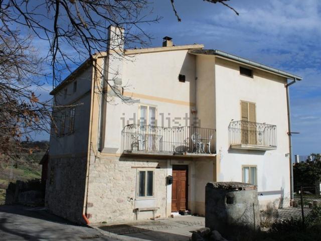 Rustici e casali in vendita di 170 m² in Contrada Calazzotti