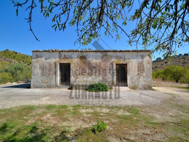 Rustici e casali in vendita di 170 m² in Contrada tre maiali