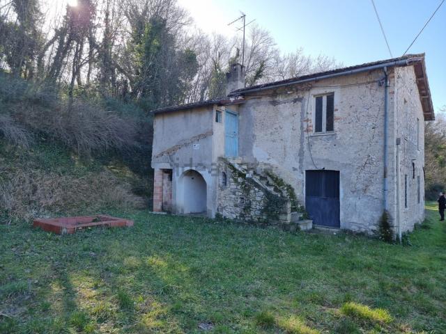 Rustici e casali in vendita di 170 m² in Strada di Lagarello