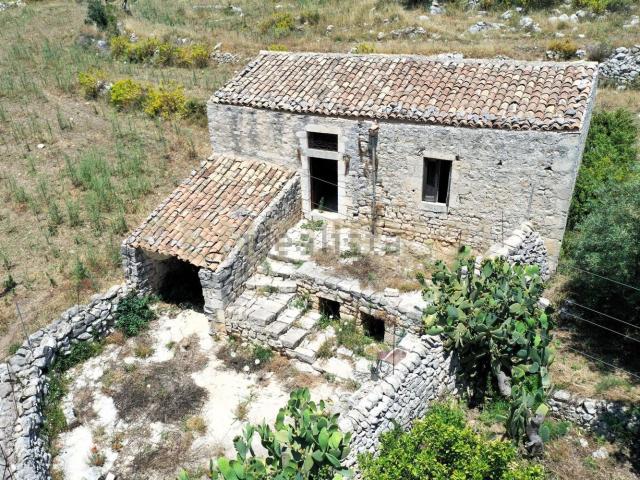 Rustici e casali in vendita di 170 m² in Strada Provinciale 104, 104