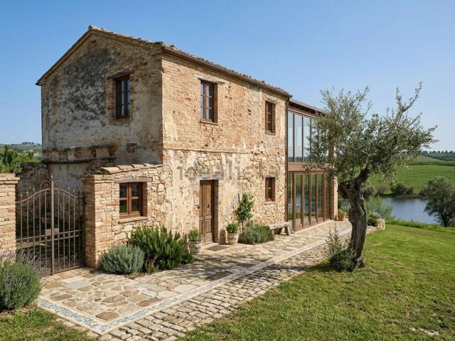 Rustici e casali in vendita di 170 m² in Strada Sant&apos Agnese, 74