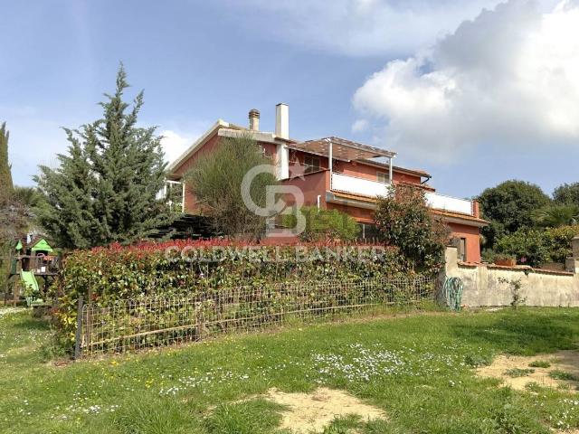 Rustici e casali in vendita di 170 m² in Strada Senza Nome, 34