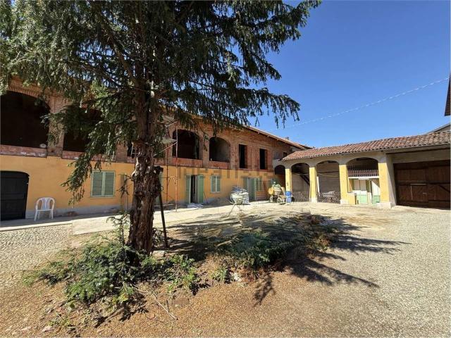 Rustici e casali in vendita di 170 m² in Via M. Sella, 51