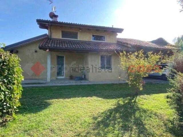 Rustici e casali in vendita di 170 m² in Via Maestra di Baudenasca