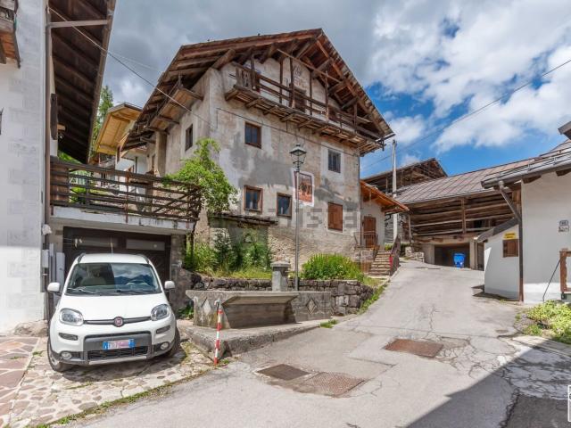 Rustici e casali in vendita di 170 m² in Via Don Bartolomeo Zender, 53