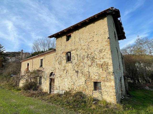 Rustici e casali in vendita di 170 m² in Via Roma, 106