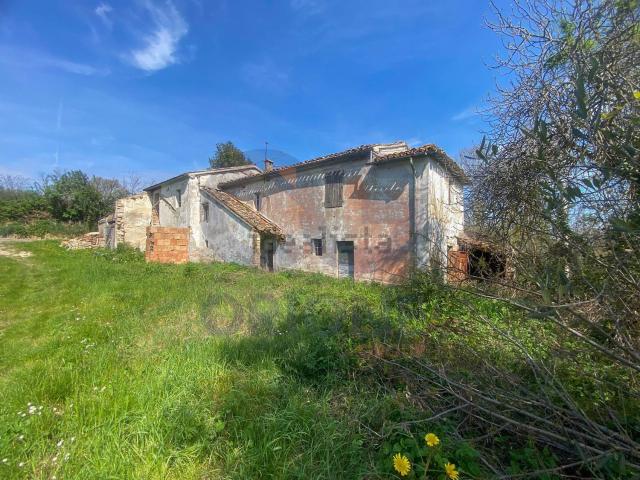 Rustici e casali in vendita di 170 m² in Via San Pietro, 29