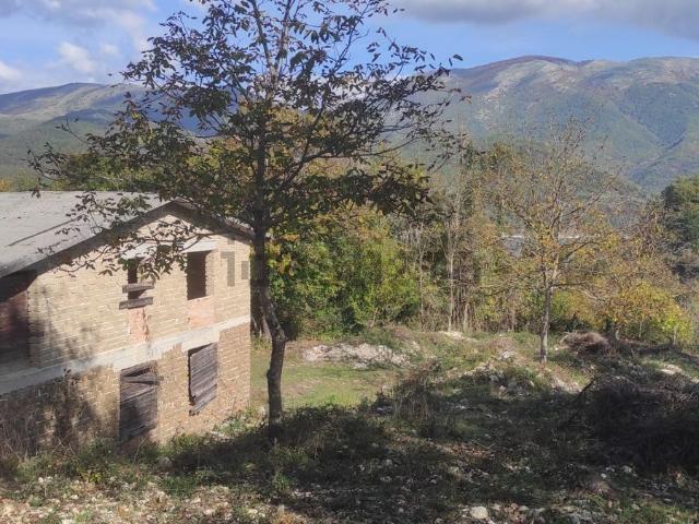 Rustici e casali in vendita di 170 m² in Via Turanense