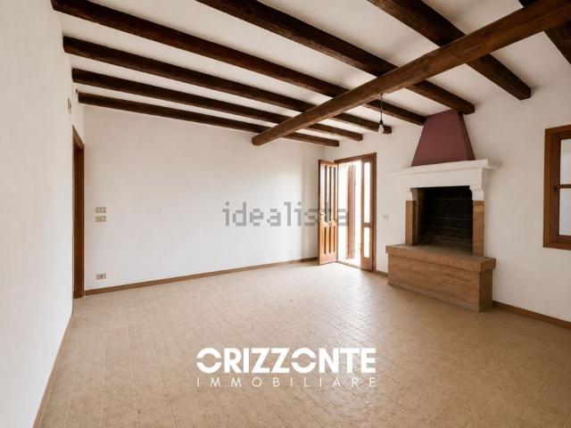 Rustici e casali in vendita di 170 m² in Via Trevignano, 36