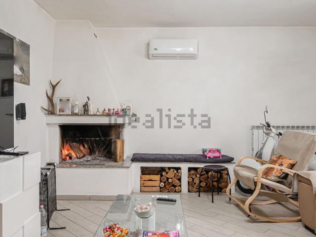 Rustici e casali in vendita di 170 m² in Via vecchia casalina