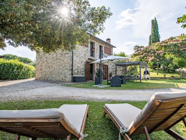 Rustici e casali in vendita di 173 m² in Strada Chiantigiana