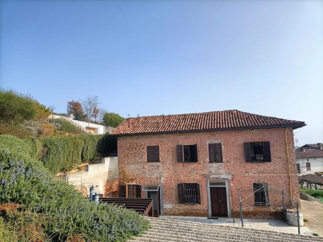 Rustici e casali in vendita di 184 m² in Via Cortiglione, 85