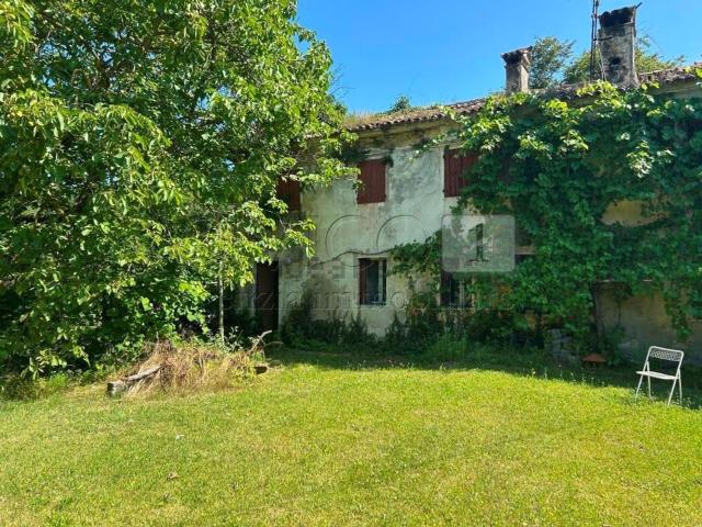 Rustici e casali in vendita di 184 m² in Via Tavella, 10