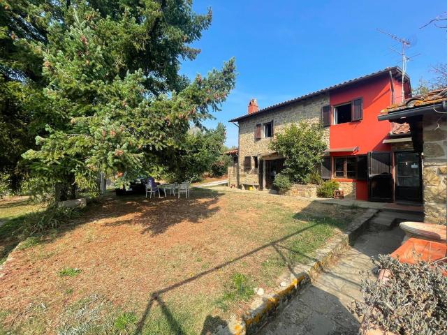 Rustici e casali in vendita di 186 m² in Via della Fonte di Maggino