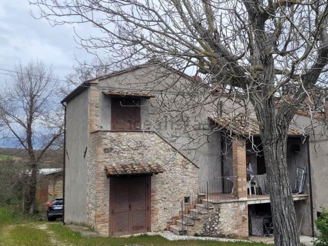 Rustici e casali in vendita di 187 m² in Strada di Avisciano