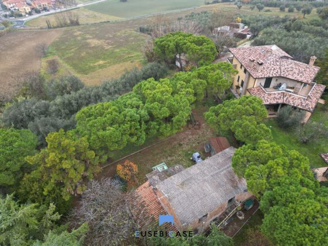 Rustici e casali in vendita di 187 m² in Via Cà Ciavatti, 36