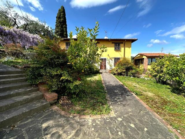 Rustici e casali in vendita di 187 m² in Via Enrico Berlinguer