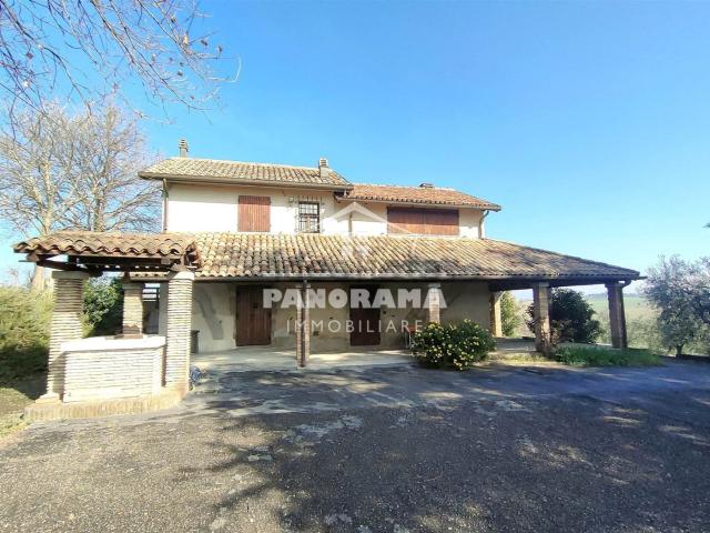 Rustici e casali in vendita di 188 m²
