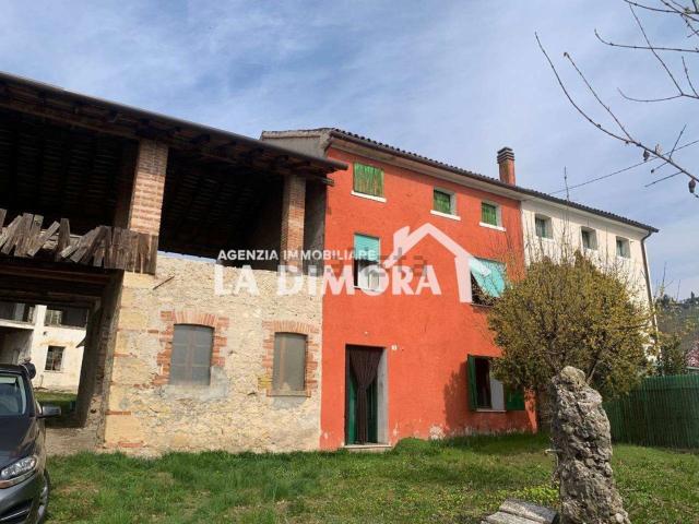 Rustici e casali in vendita di 180 m²
