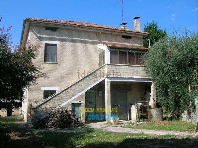 Rustici e casali in vendita di 180 m² in Contrada Capparuccia