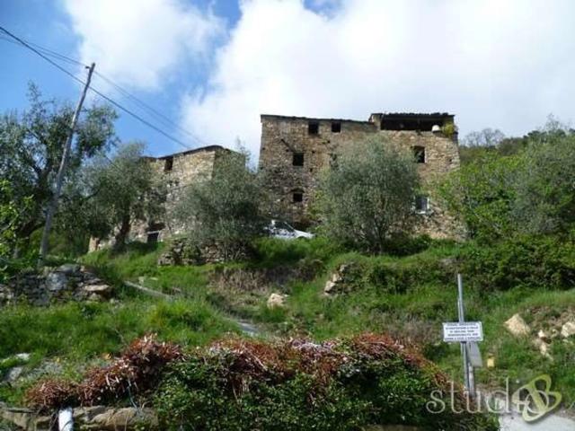 Rustici e casali in vendita di 180 m² in Strada della Costa