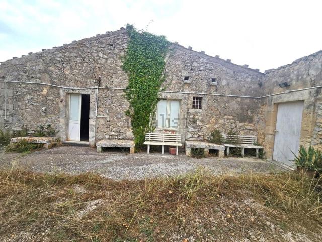 Rustici e casali in vendita di 180 m² in Strada Provinciale 24