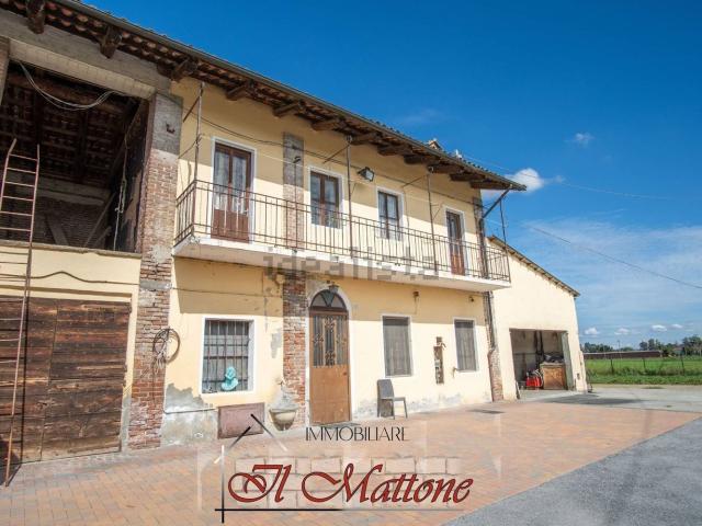 Rustici e casali in vendita di 180 m² in Strada Tetti Roccia, 2