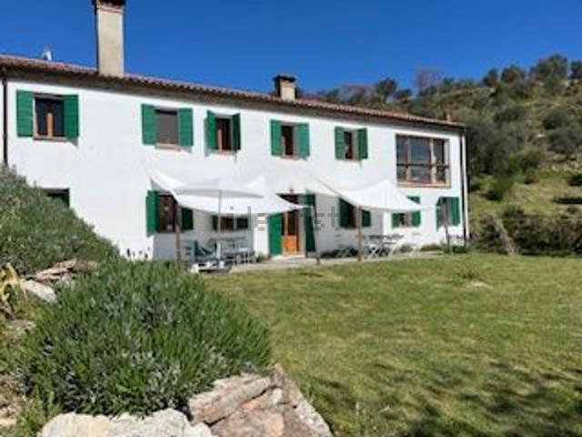 Rustici e casali in vendita di 180 m² in Via Muro, 6