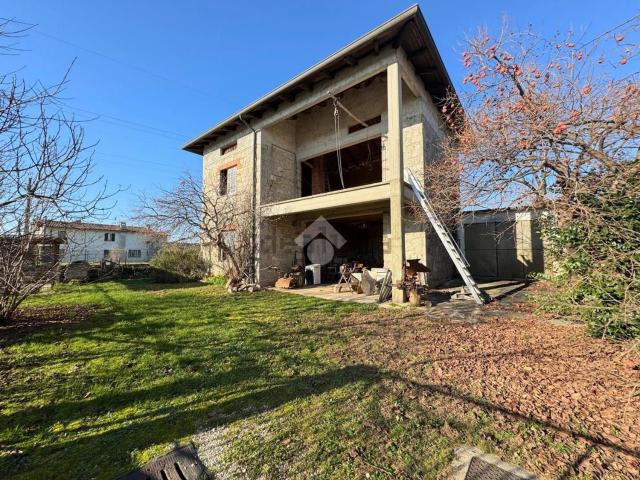 Rustici e casali in vendita di 180 m² in Via Monzambano, 84