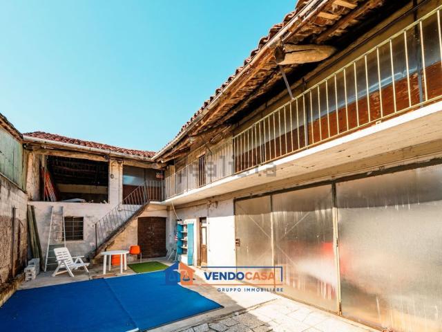 Rustici e casali in vendita di 180 m² in Via Barberis, 2