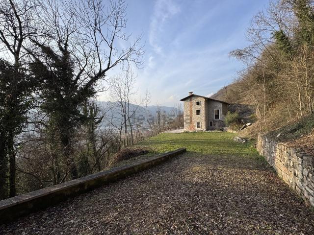Rustici e casali in vendita di 180 m² in Via dal Maso Bruno